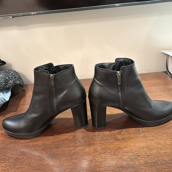 La Canadienne Winter Booties - Picture 6 of 6